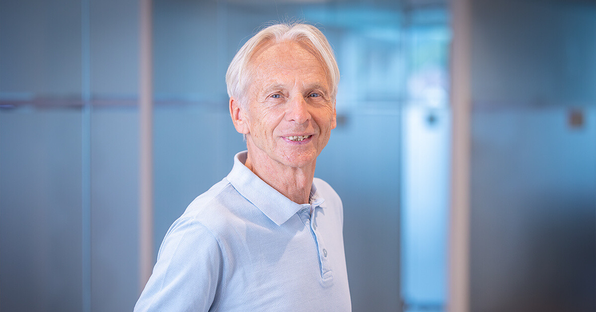 Das Foto zeigt Prof. Dr. med. Karl Sterzik von Next Fertiliy Ulm