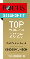 Auszeichnungssiegel des Magazins FOCUS GESUNDHEIT für Prof. Dr. Karl Sterzik von Next Fertility Ulm als einer der 'Top-Mediziner 2025' im Bereich Kinderwunsch